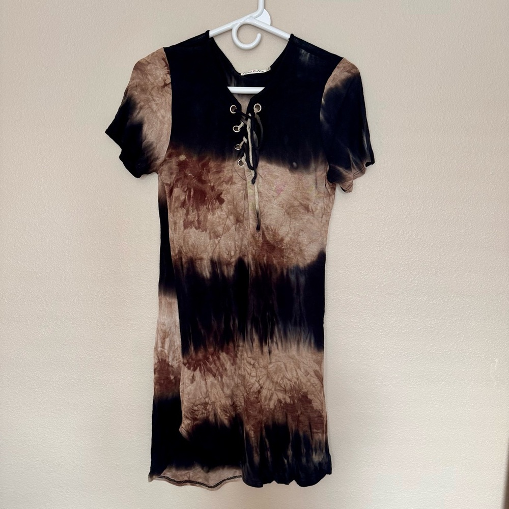 Black and brown tie-dye lace-up dress